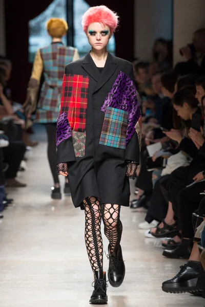 Look 27